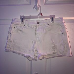 mossimo low-rise white jean boyfriend short